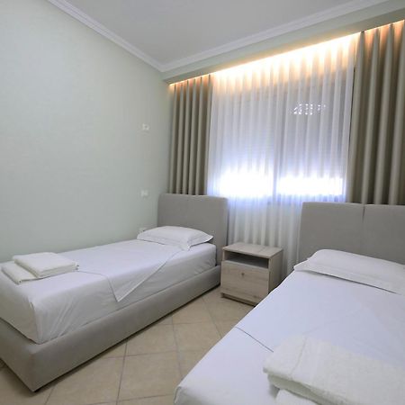 Holiday Apartment Vlorë Esterno foto