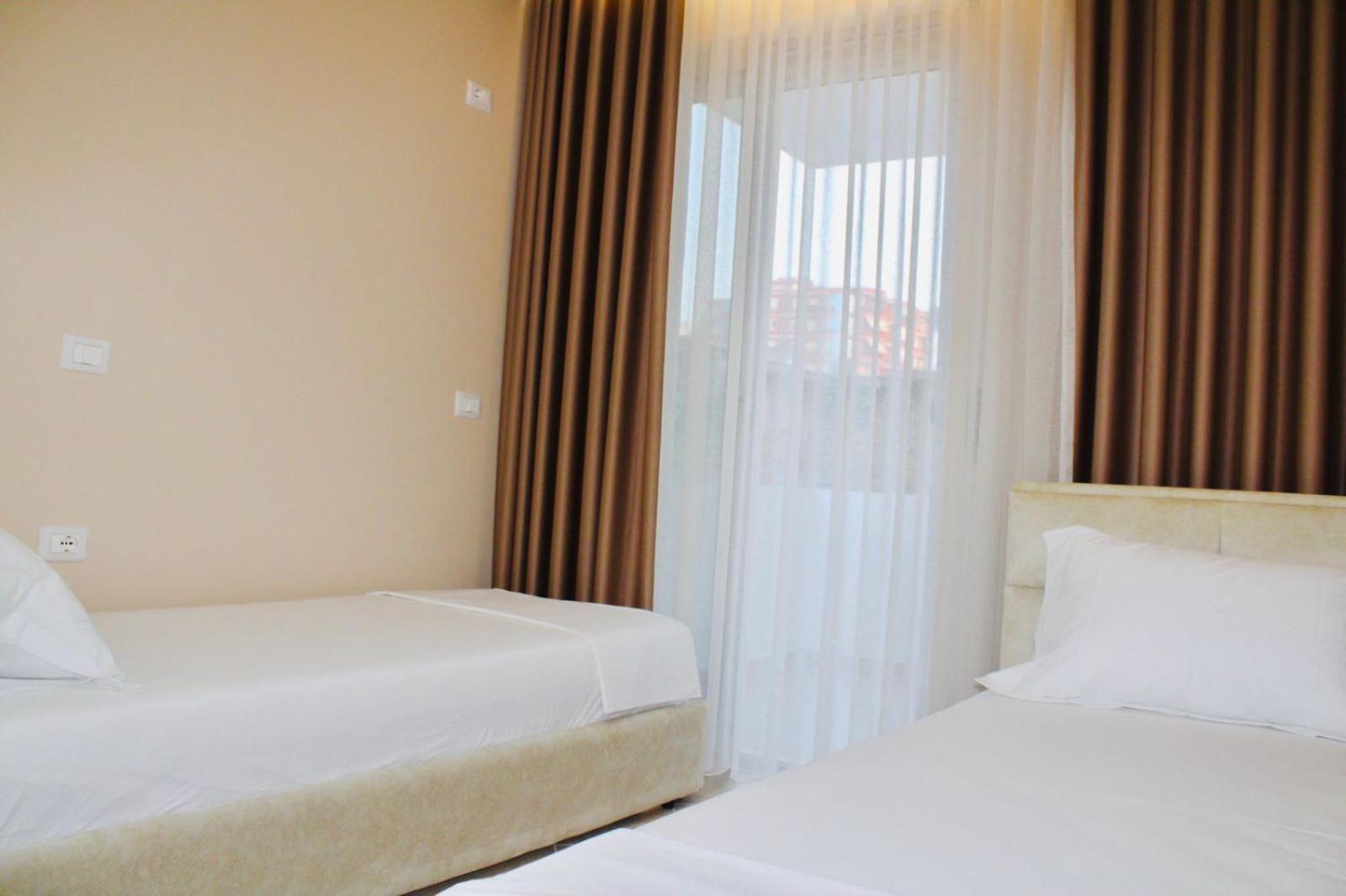 Holiday Apartment Vlorë Esterno foto