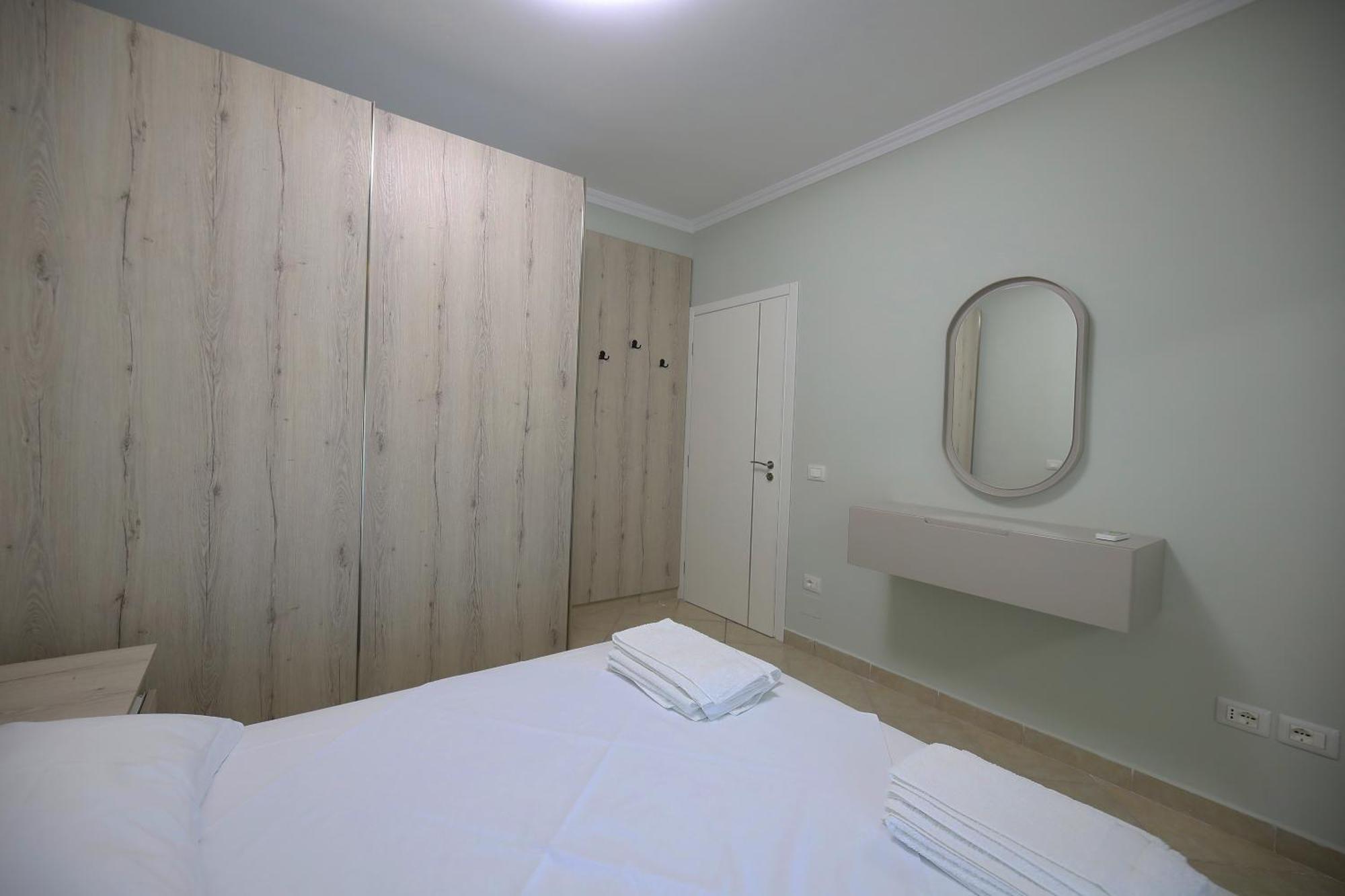 Holiday Apartment Vlorë Esterno foto